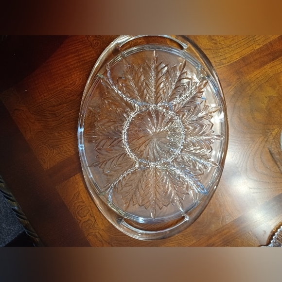 Vintage Jeanette glass divided feather handled. - Picture 2 of 2